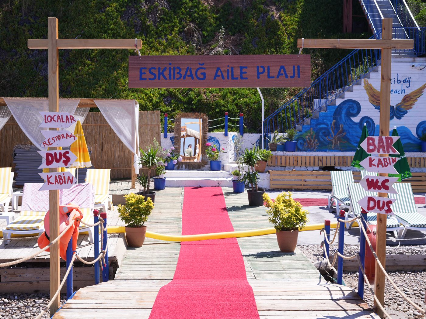 Halik Koyu Eskibağ Beach aile plajı giriş alanı