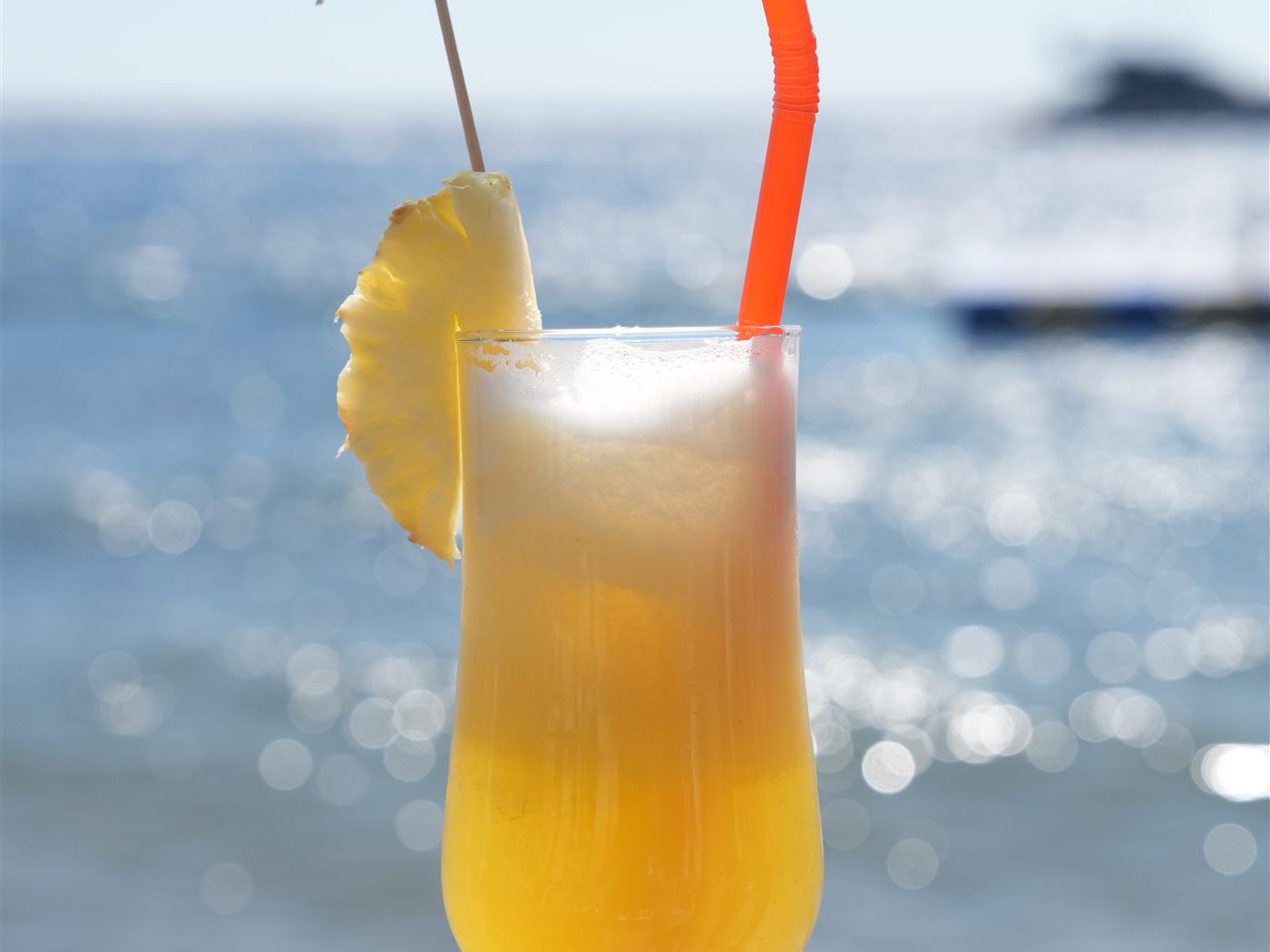 Eskibağ Beach bar deniz manzaralı serinletici içecek